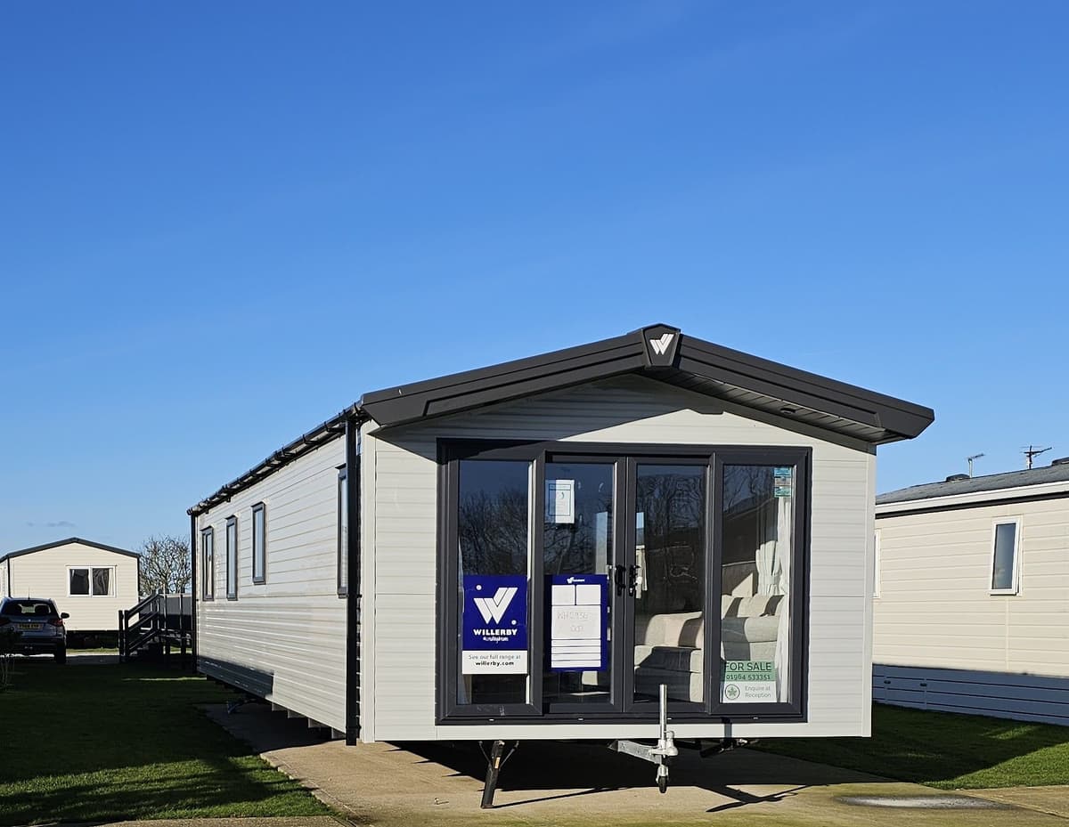 ** THE BEAUTIFUL WILLERBY MANOR - £44,995 **